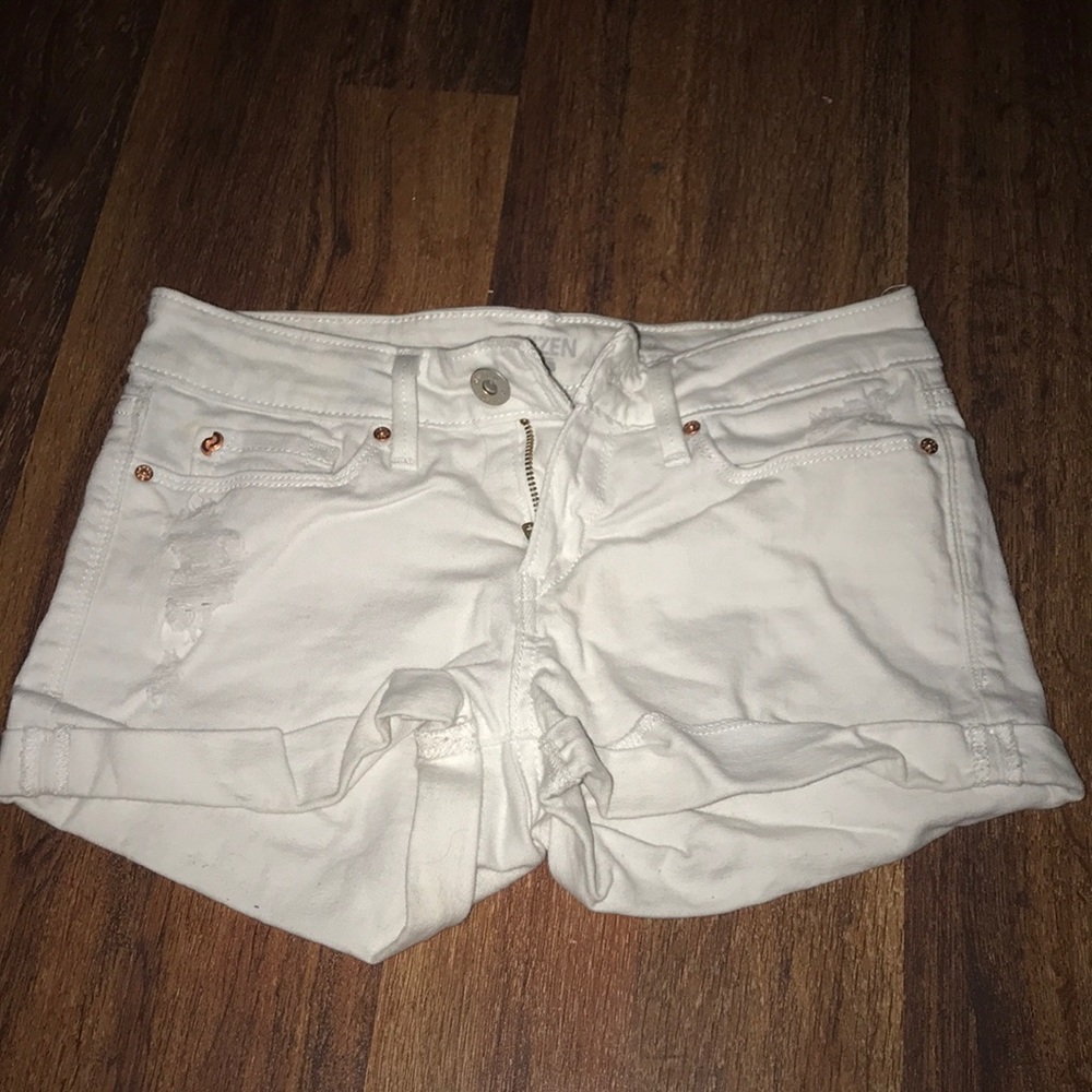 Levis white shorts